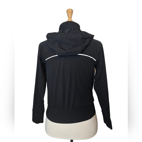 Reebok Running Walking Outdoor Pockets Lightweight Reflective Jacket Size L - Picture 3 of 10